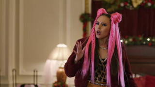 Кадр з фільму Готель на свята