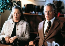 Кадр з фільму Незаймані самогубці