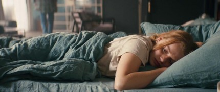 Кадр з фільму Так близько до горизонту