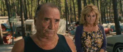 Кадр з фільму Кемпінг