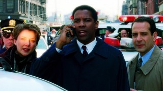 Кадр з фільму Облога