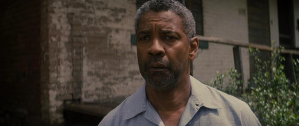 Кадр з фільму Паркани