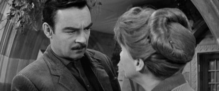 Кадр з фільму Будинок з привидами