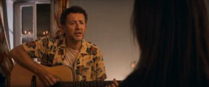 Кадр з фільму Наречений з all inclusive