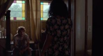 Кадр з фільму Разом з кістками