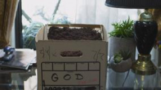 Кадр з фільму Між минулим та майбутнім