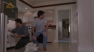 Кадр з фільму Стережися