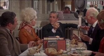 Кадр з фільму Нічна поліцейська облава у кабаре Мінскі