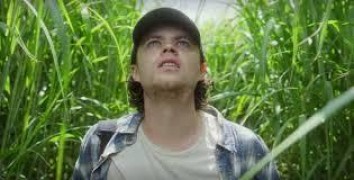 Кадр з фільму У високій траві