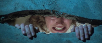 Кадр з фільму Будинок біля цвинтаря