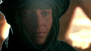 Кадр з фільму Розколоте небо