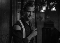 Кадр з фільму Трамвай «Бажання»