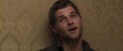 Кадр з фільму Навпроти по коридору