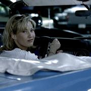 Кадр з фільму У тіні