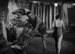 Кадр з фільму Потвори