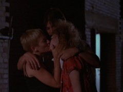 Кадр з фільму Сучасні вампіри