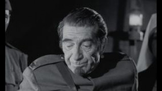 Кадр з фільму Джону дали зброю