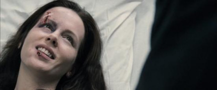 Кадр з фільму Незламна. Джерело понад усе