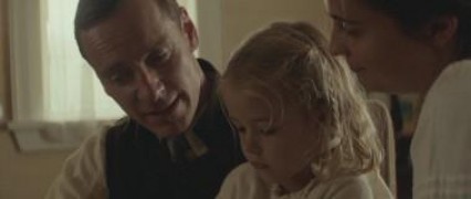 Кадр з фільму Світло між двох океанів