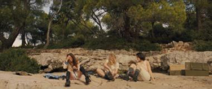 Кадр з фільму Мейдей