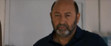 Кадр з фільму Наречений з all inclusive