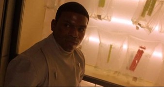 Кадр з фільму Прибулець