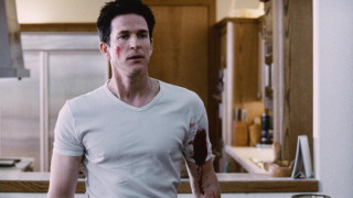 Кадр з фільму У тіні