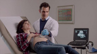 Кадр з фільму Матері та дочки