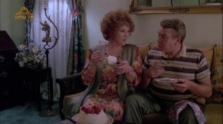 Кадр з фільму Багаті на любов