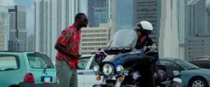 Кадр з фільму Шалена місія в Маямі