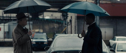 Кадр з фільму Оборонець