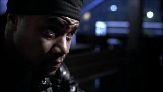 Кадр з фільму У тіні