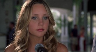 Кадр з фільму Кохання на острові