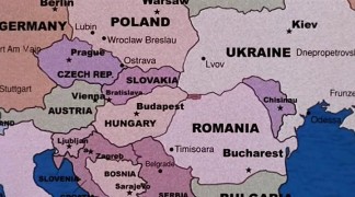 Кадр з фільму Перукарка і чудовисько