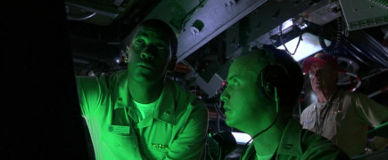 Кадр з фільму Багряний приплив