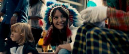 Кадр з фільму Крізь вогонь