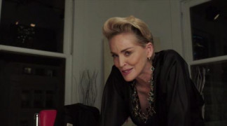 Кадр з фільму Матері та дочки