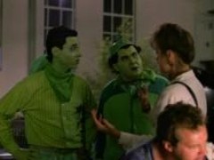 Кадр з фільму Марсіани, забирайтеся додому