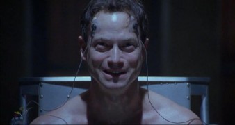 Кадр з фільму Прибулець