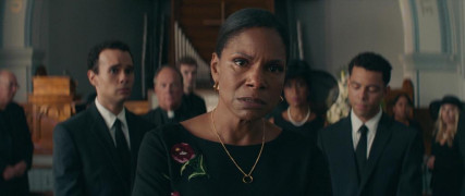 Кадр з фільму Низько