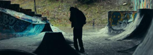 Кадр з фільму Під замком