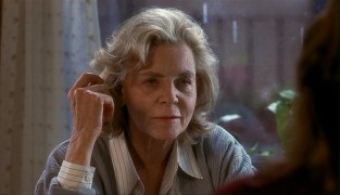 Кадр з фільму У дзеркала два обличчя