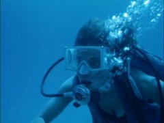 Кадр з фільму Піранья 2: Нерест