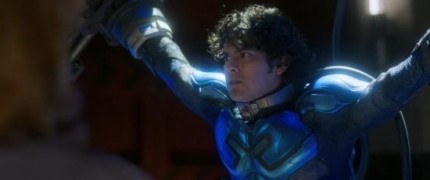 Кадр з фільму Синій Жук