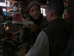 Кадр з фільму Червоні кеди