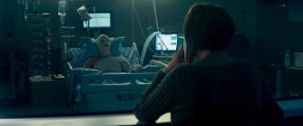 Кадр з фільму Крізь вогонь