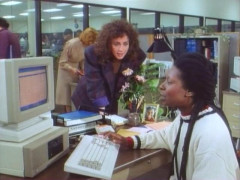 Кадр з фільму Поцілуйчик