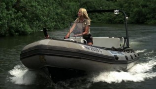 Кадр з фільму Динокрок проти динозавра