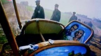 Кадр з фільму Далеко від вікна