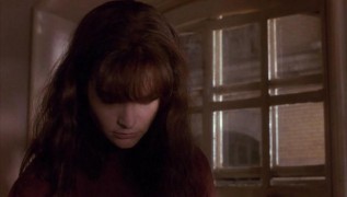 Кадр з фільму Самотня біла жінка